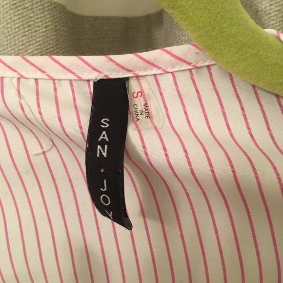 Pink And White Ruffled Crop Top With Tie - Picture 3 of 3